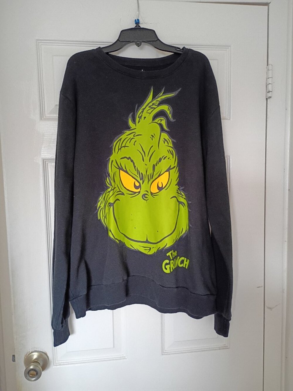 RELEASE YOUR INNER GRINCH! Sweatshirt size xl